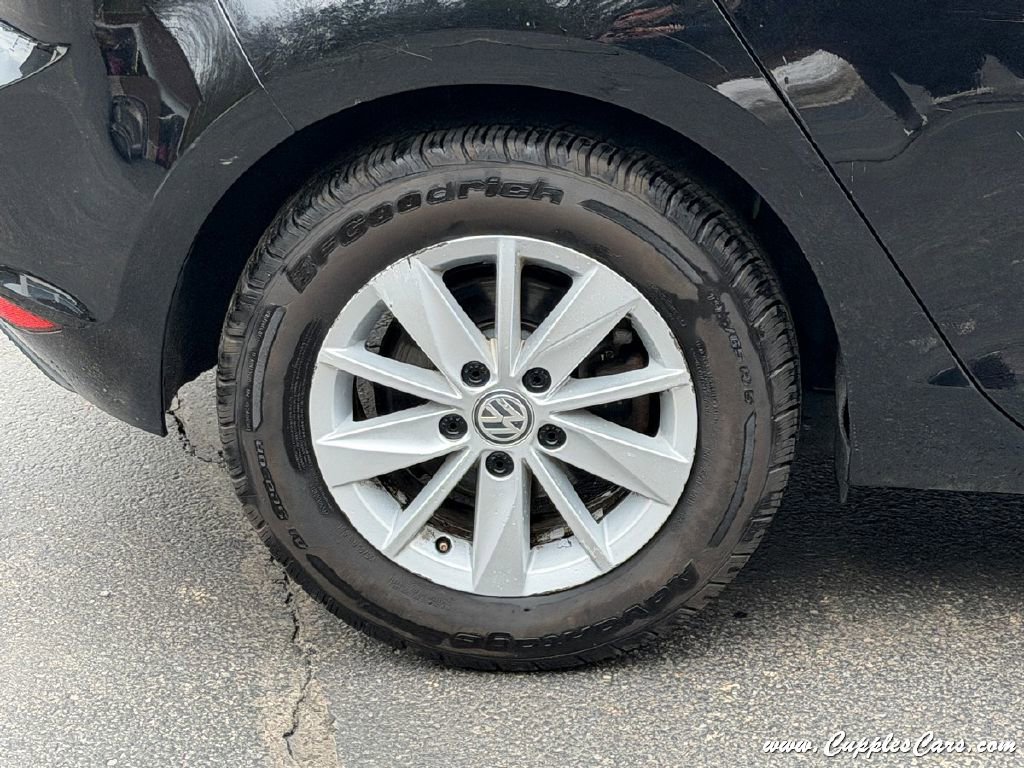 Used 2016 Volkswagen Golf S image 43