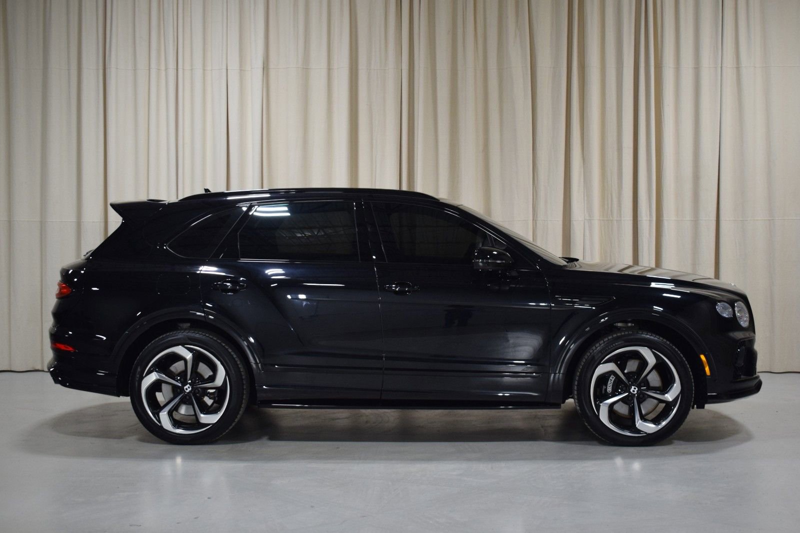 Certified 2022 Bentley Bentayga image 5