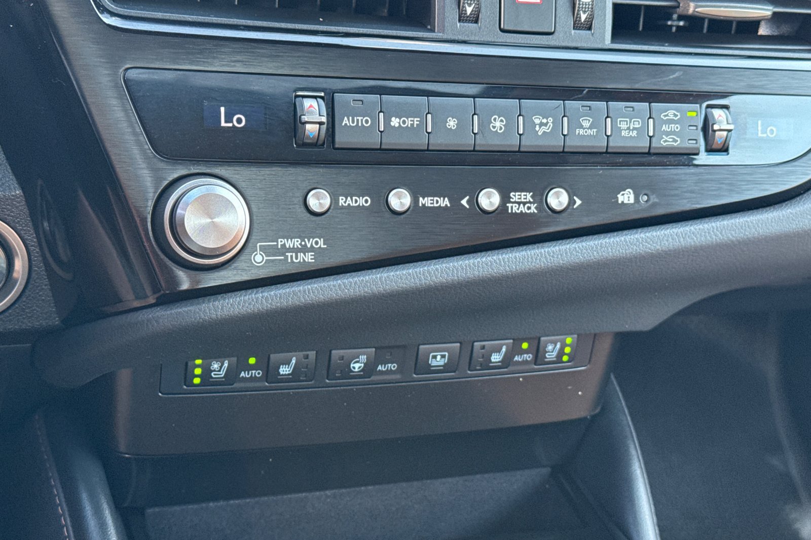 Certified 2025 Lexus ES 300h w/ Accessory Package (Z1) FWD image 17