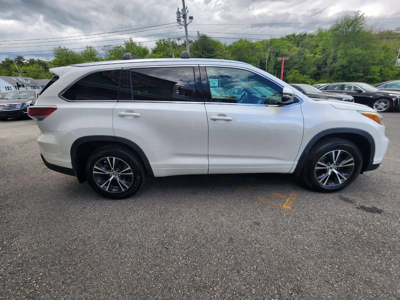 Used 2016 Toyota Highlander XLE AWD/4WD image 4
