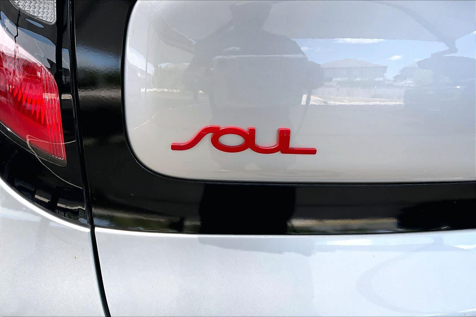 Used 2019 Kia Soul ! FWD image 10