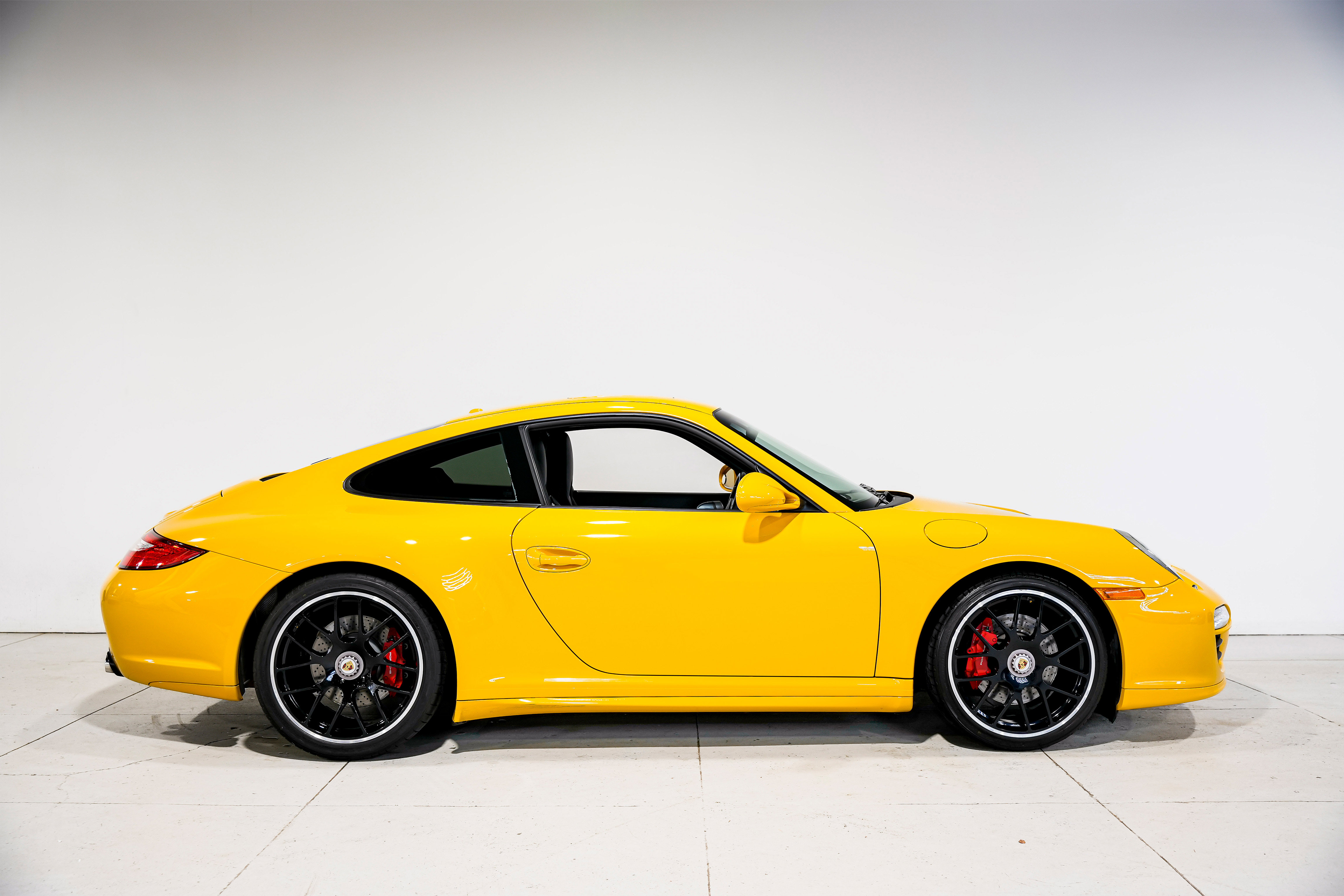 Used 2011 Porsche 911 Carrera GTS image 2