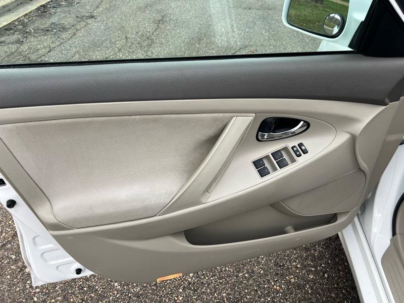 Used 2011 Toyota Camry LE image 18