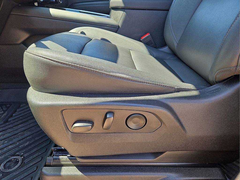 Used 2025 Chevrolet Tahoe Z71 w/ Comfort Package AWD/4WD image 27