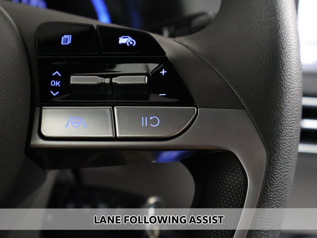 Certified 2025 Hyundai Elantra SE FWD image 3