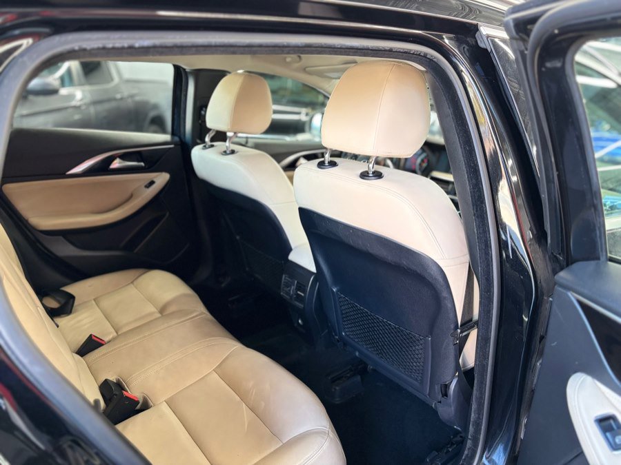 Used 2018 INFINITI QX30 AWD w/ Cargo Package image 17