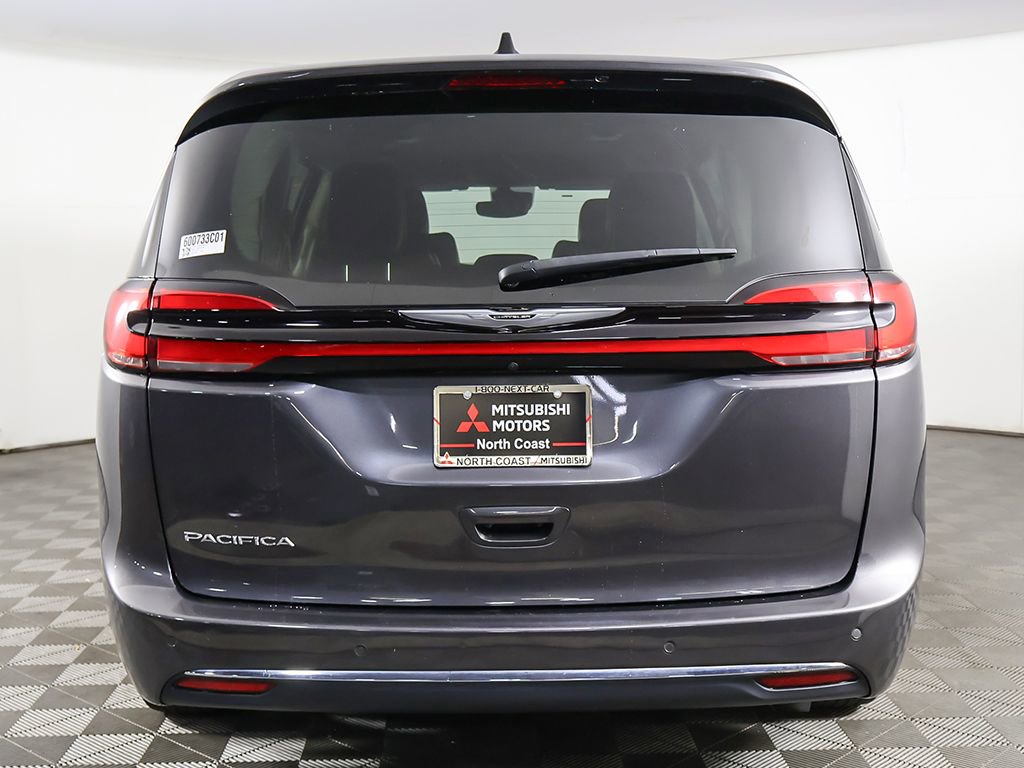 Used 2023 Chrysler Pacifica Touring-L FWD image 14
