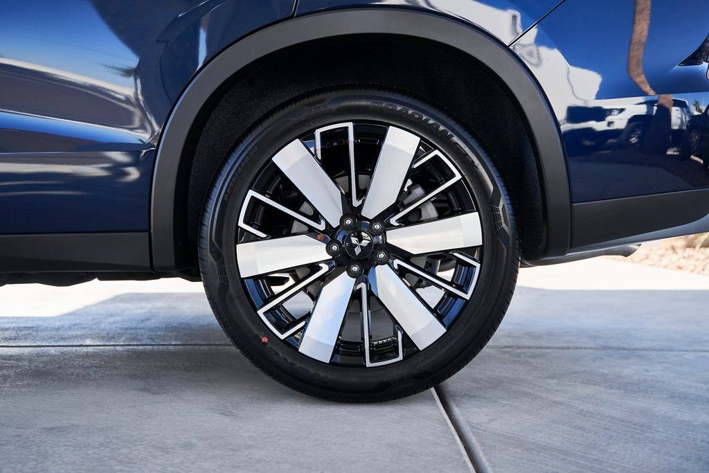 Used 2025 Mitsubishi Outlander SE FWD image 8