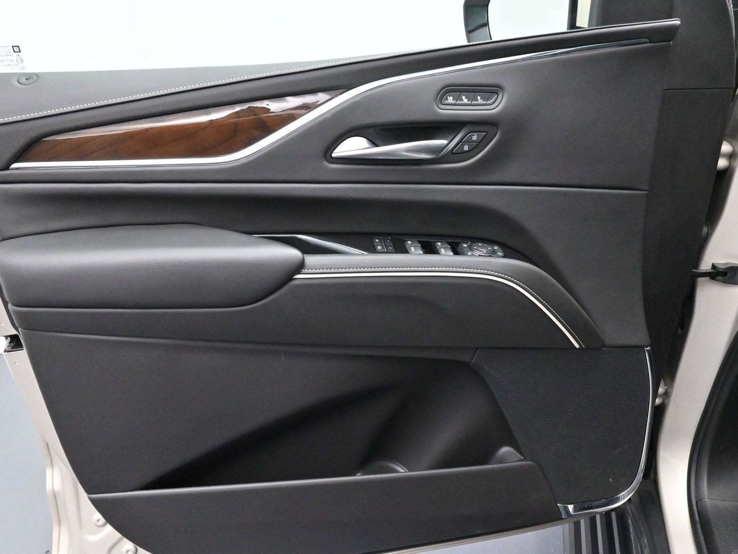 Certified 2024 Cadillac Escalade ESV Premium Luxury Platinum w/ Heavy-Duty Trailer Package image 12