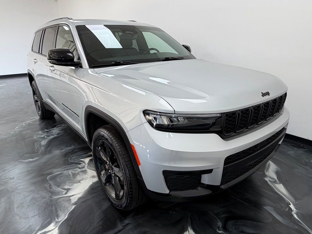 Used 2022 Jeep Grand Cherokee L Laredo AWD/4WD image 19