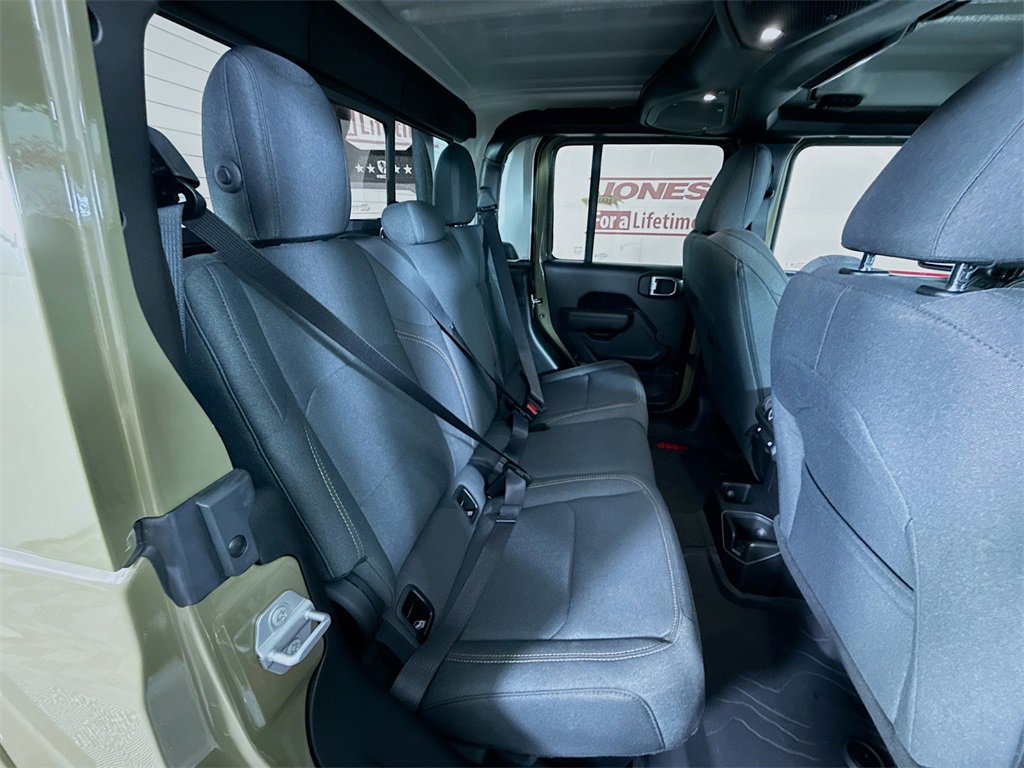 Used 2025 Jeep Gladiator Sport image 30