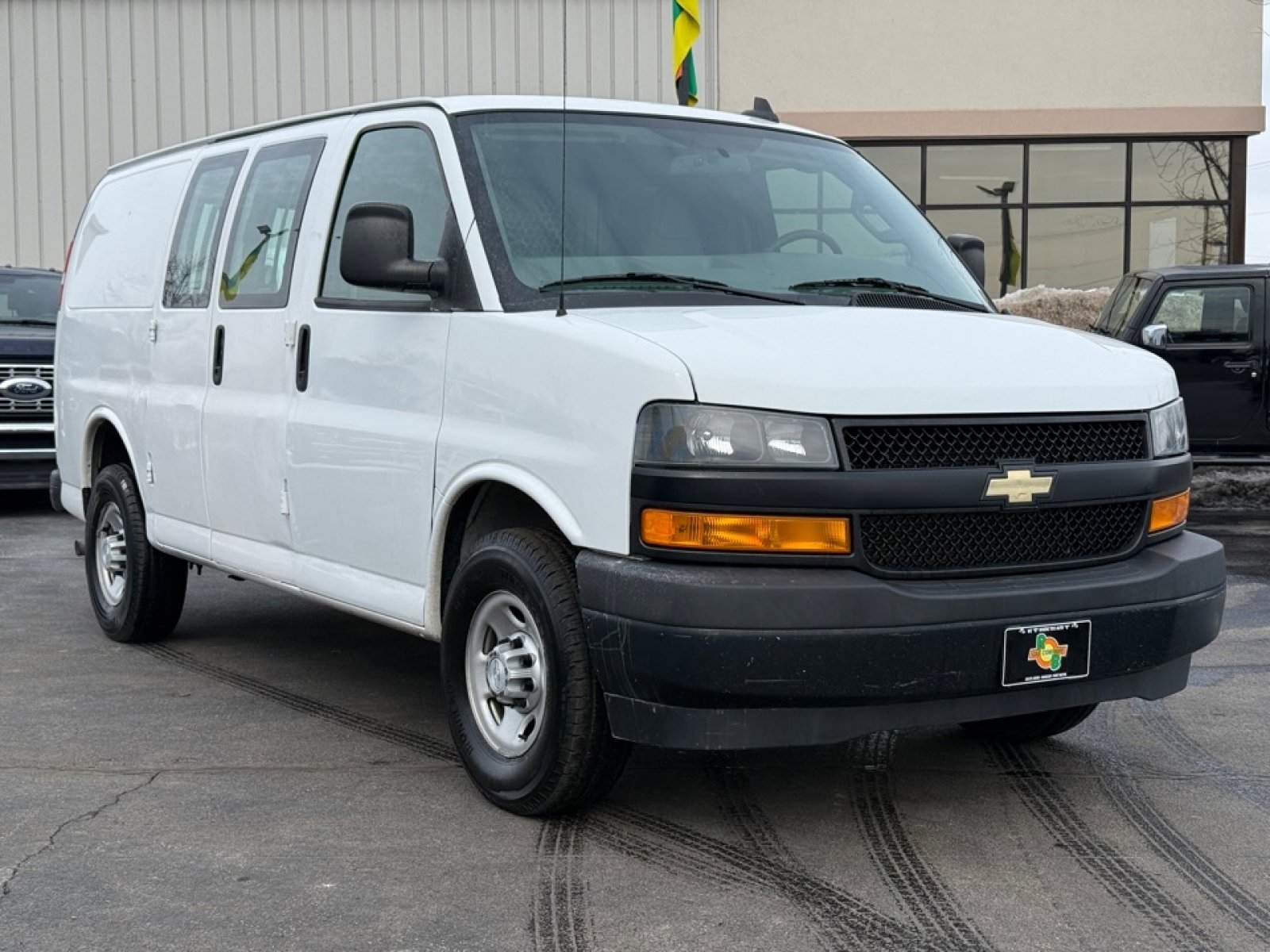 Used 2018 Chevrolet Express 2500 w/ Driver Convenience Package image 2