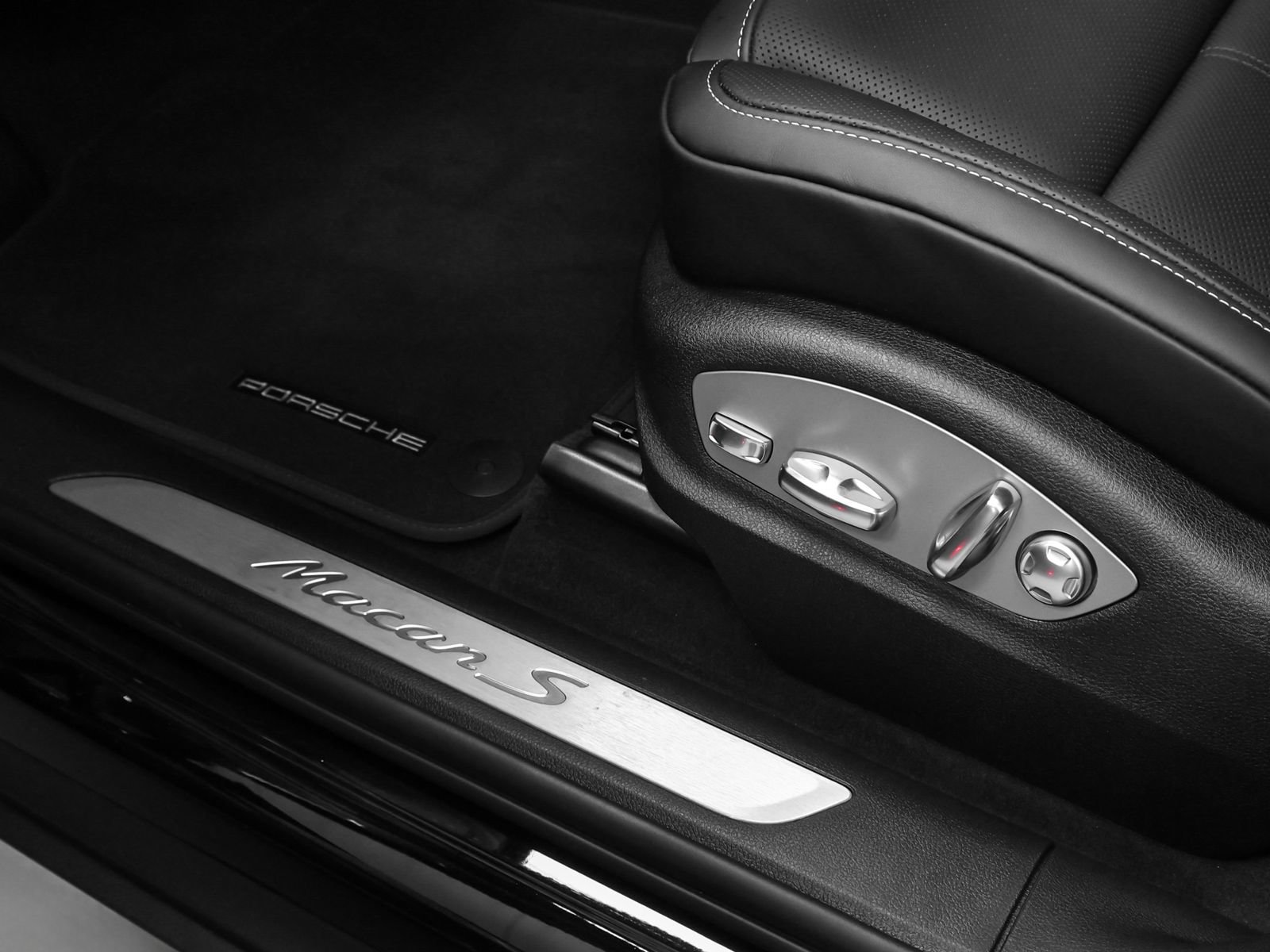 New 2026 Porsche Macan S AWD/4WD image 30