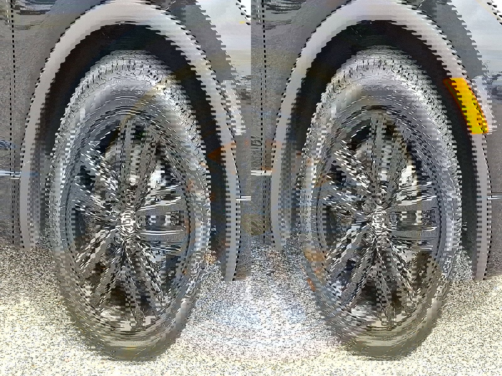 Used 2022 Volkswagen Tiguan SE R-Line image 8