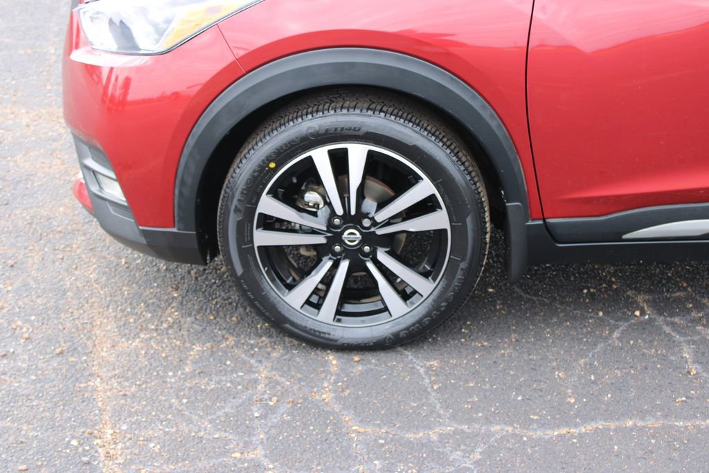 Used 2020 Nissan Kicks SR image 12