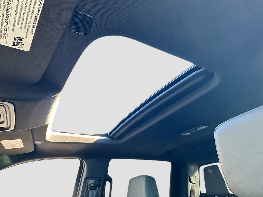 Used 2022 Chevrolet Silverado 1500 ZR2 w/ Technology Package image 23