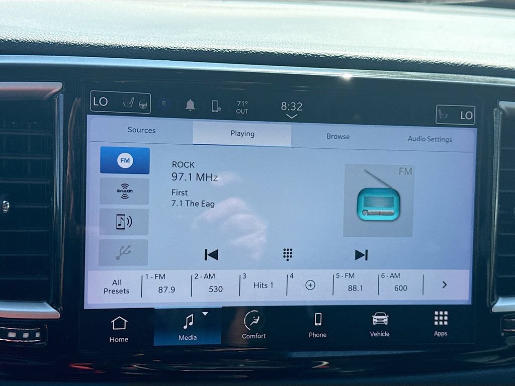 Used 2024 Chrysler Pacifica Touring-L FWD image 15
