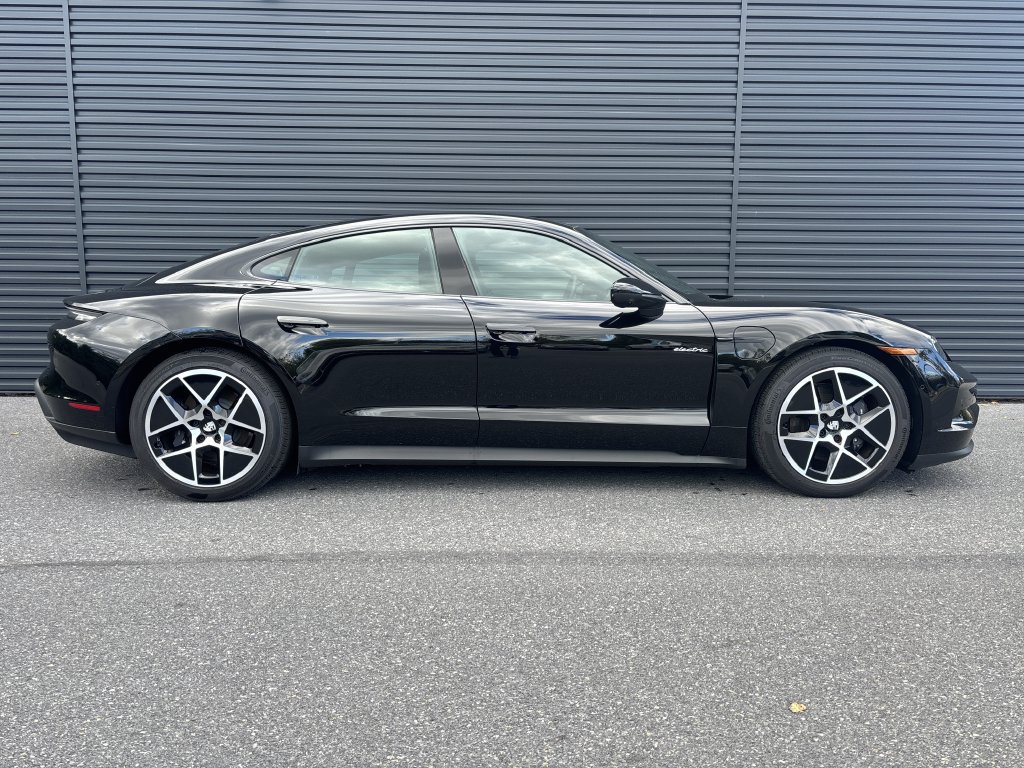 New 2025 Porsche Taycan w/ Premium Package RWD image 6
