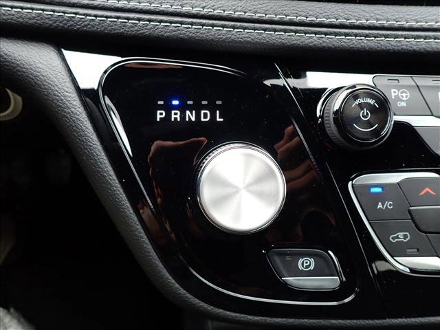 New 2025 Chrysler Pacifica Select FWD image 23