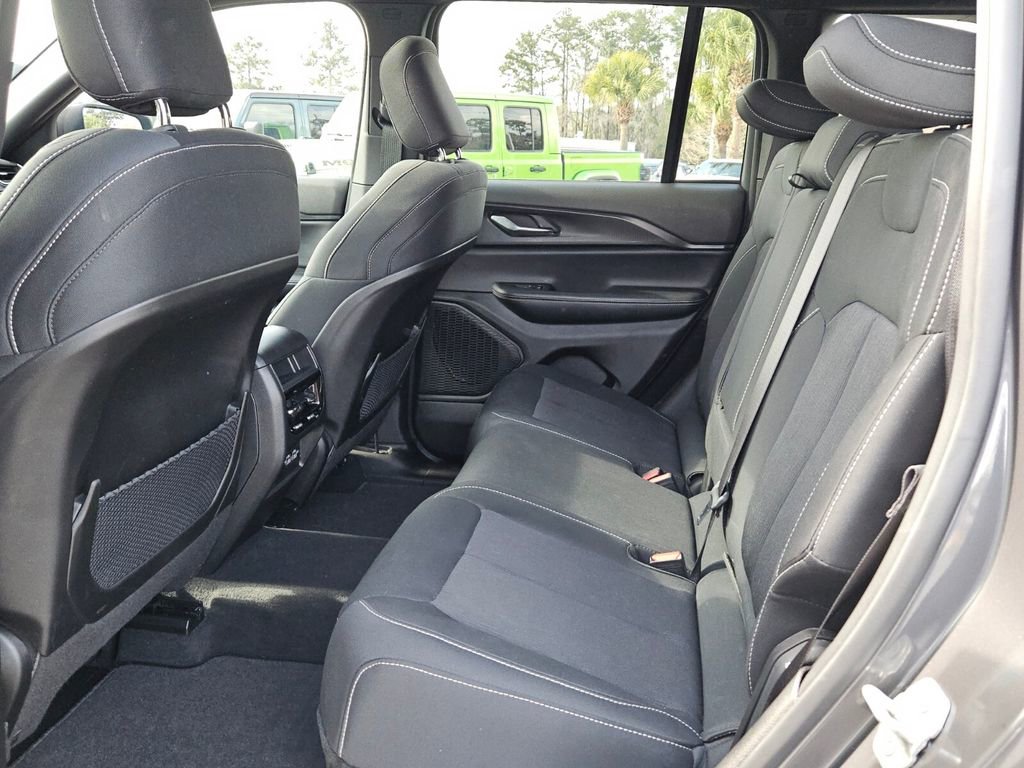 Used 2025 Jeep Grand Cherokee Laredo X w/ Luxury Tech Group I image 11