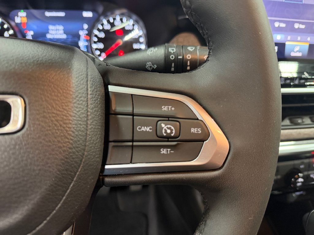 Used 2023 Jeep Compass Latitude AWD/4WD image 33