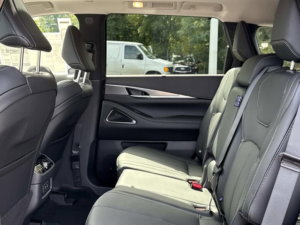 New 2026 INFINITI QX60 Luxe w/ Cargo Package image 17