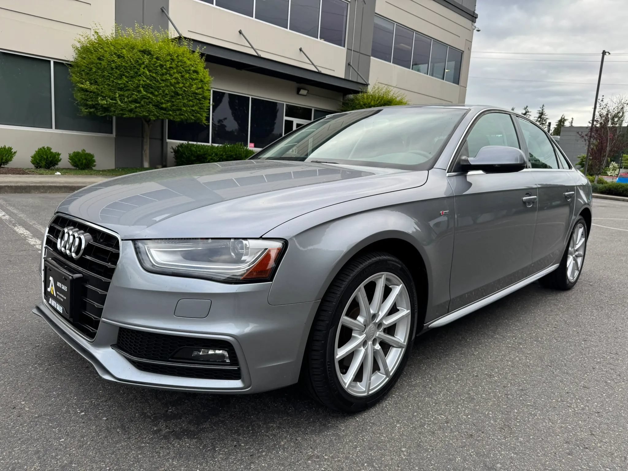 Used 2016 Audi A4 2.0T Premium w/ Audi MMI Navigation Plus FWD image 4