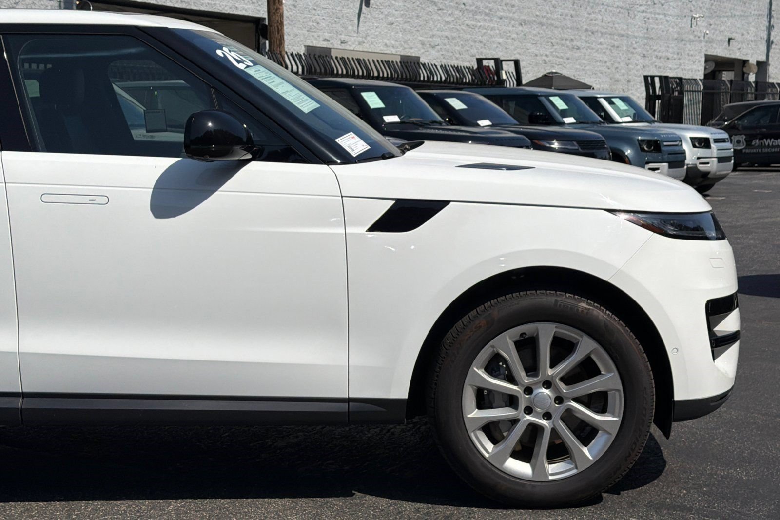 Used 2025 Land Rover Range Rover Sport SE AWD/4WD image 36