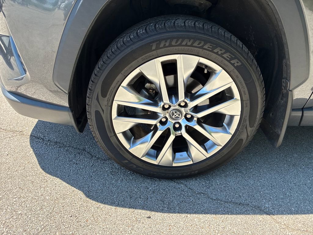 Used 2020 Toyota RAV4 XLE Premium AWD/4WD image 9