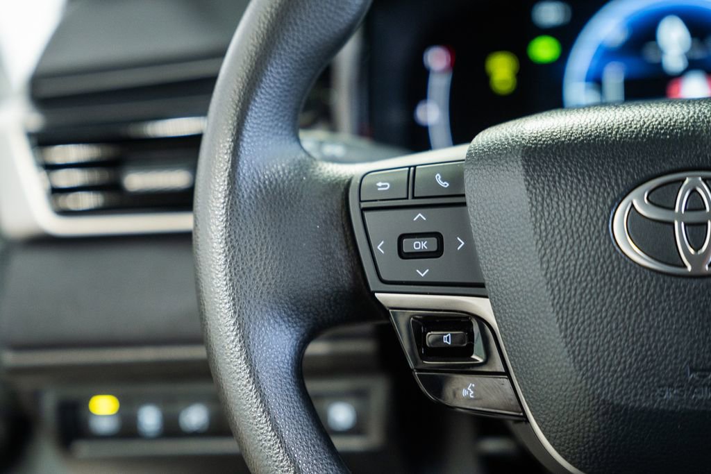 Used 2025 Toyota Camry LE image 27