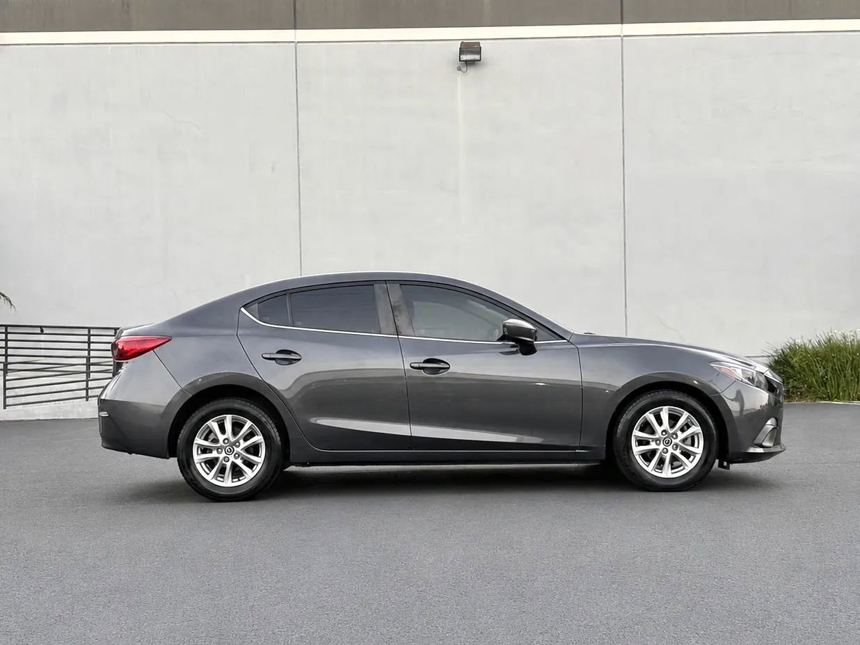 Used 2016 MAZDA MAZDA3 i Sport w/ Preferred Equipment Package FWD image 3