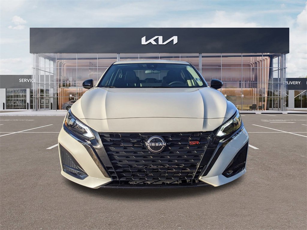Used 2023 Nissan Altima 2.5 SR w/ SR Premium Package image 7