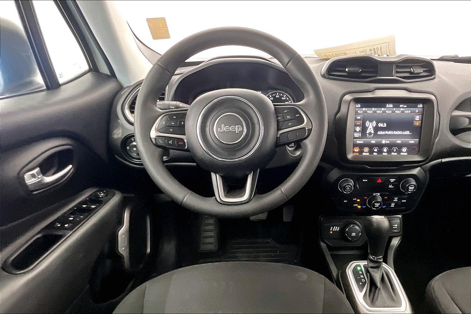 Used 2022 Jeep Renegade Latitude AWD/4WD image 4