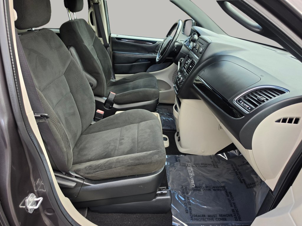 Used 2016 Dodge Grand Caravan SE FWD image 31