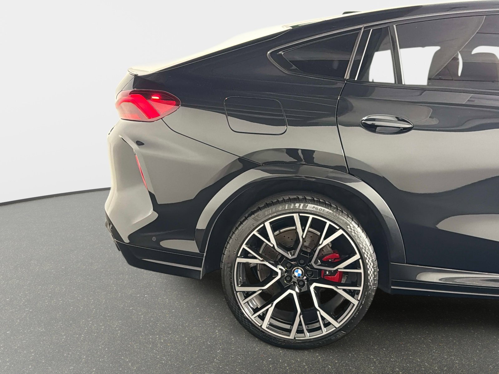 Used 2025 BMW X6 M Competition AWD/4WD image 18