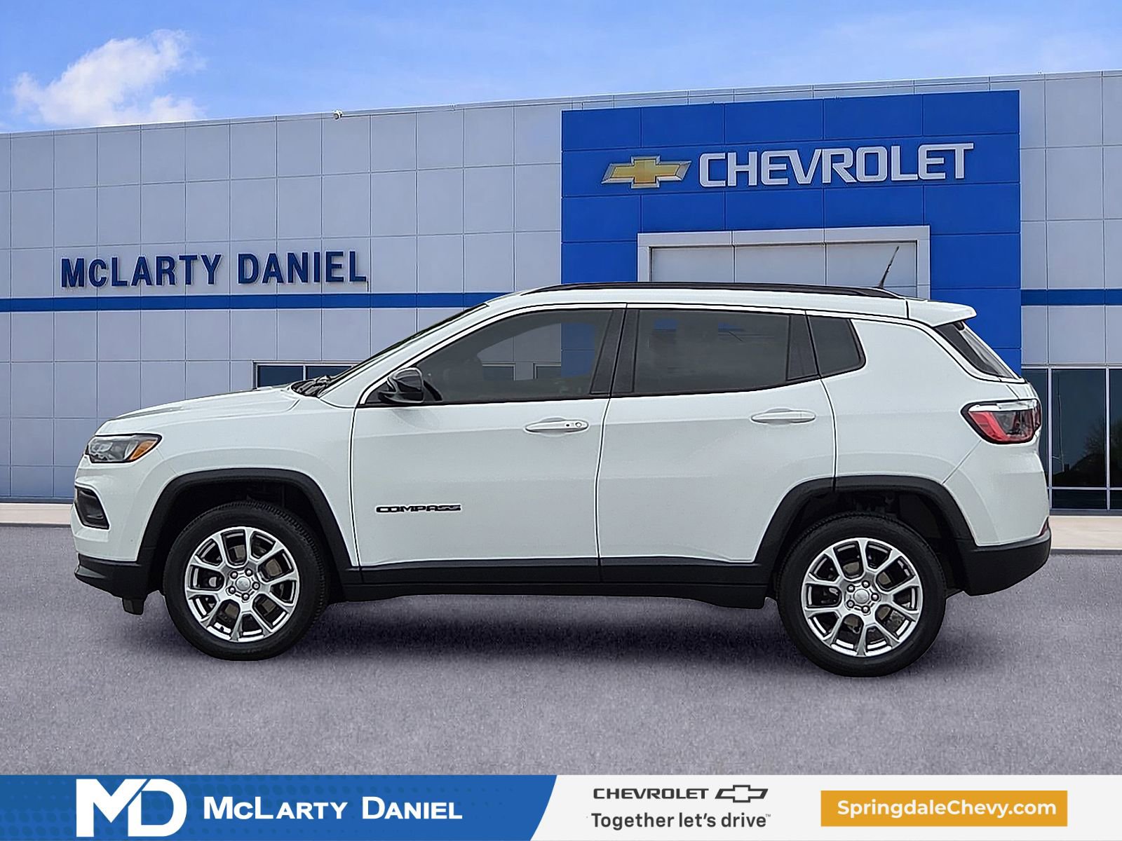 Used 2023 Jeep Compass Latitude AWD/4WD image 3