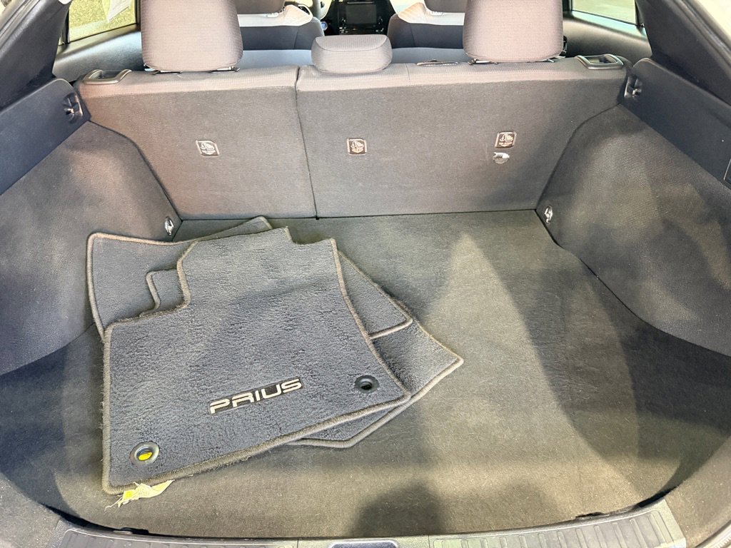 Used 2017 Toyota Prius Three w/ Advanced Technology Package image 17