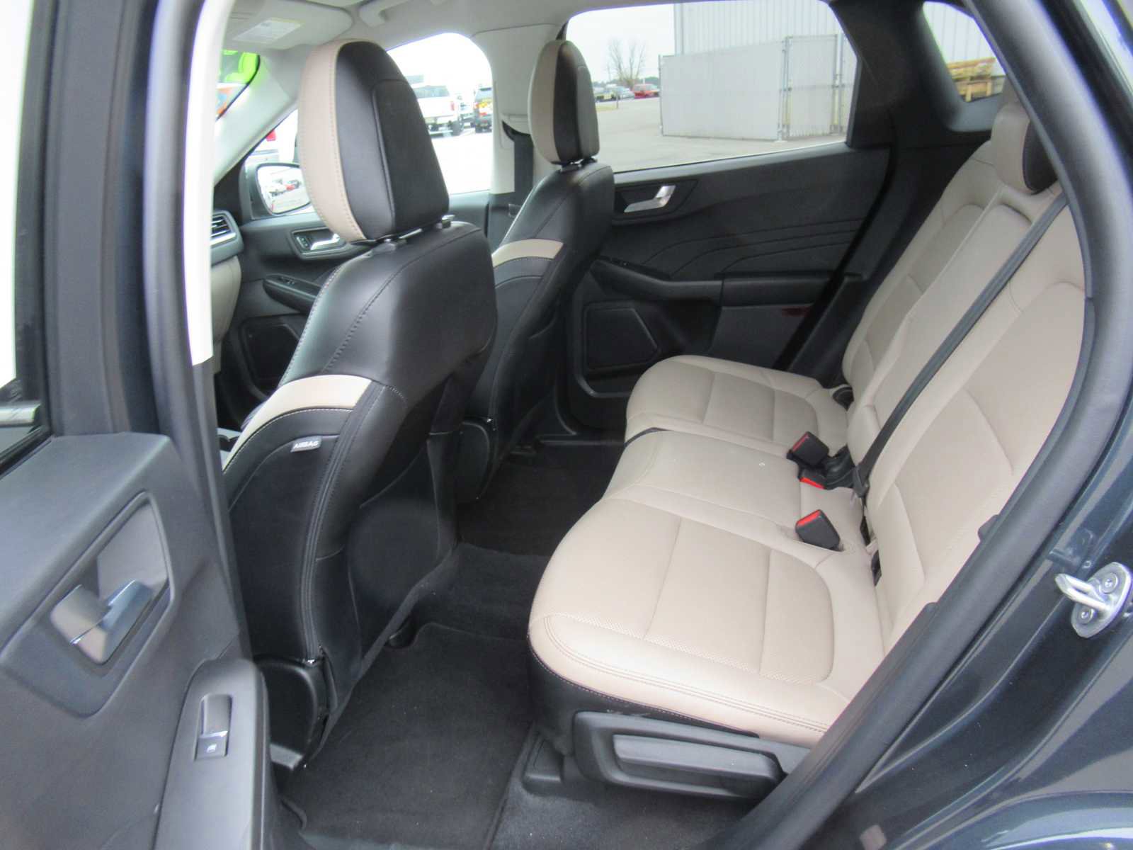 Used 2022 Ford Escape Titanium image 15