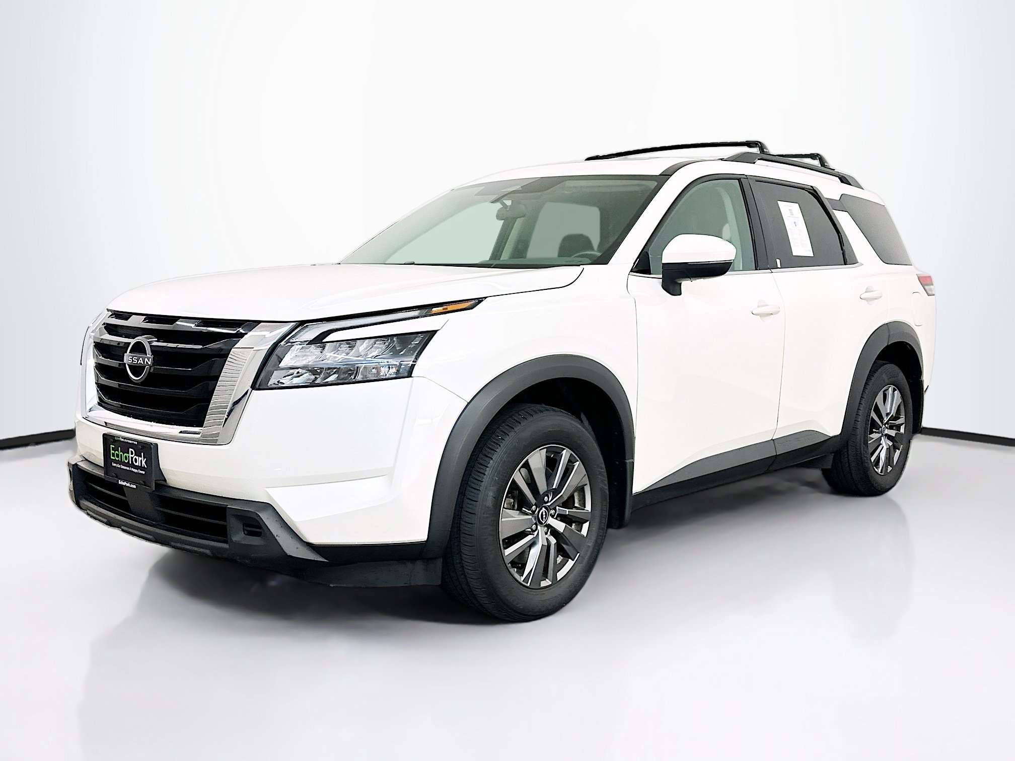 Used 2023 Nissan Pathfinder SV w/ SV Premium Package image 3