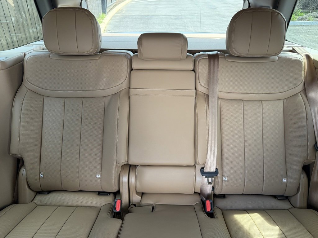 New 2025 Land Rover Range Rover SE image 31