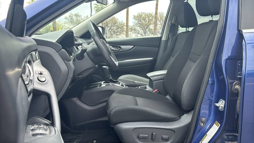 Used 2020 Nissan Rogue SV AWD/4WD image 17