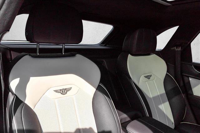 Used 2023 Bentley Bentayga image 29