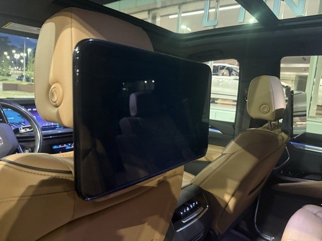 Used 2025 Cadillac Escalade Premium Luxury image 12