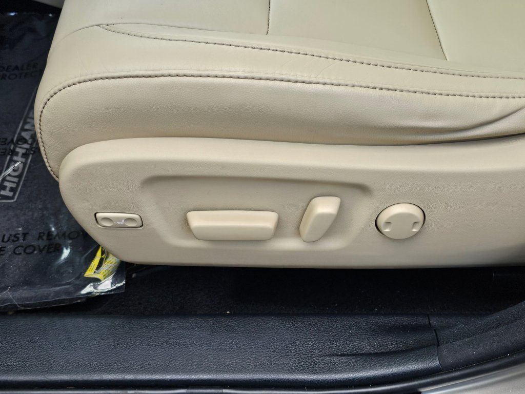 Used 2016 Toyota Highlander XLE image 31