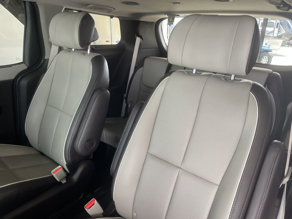 Used 2016 Kia Sedona SX Limited image 14