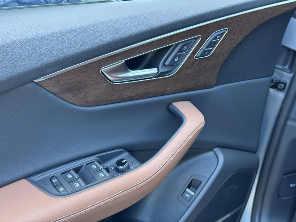 Used 2025 Audi Q8 Premium Plus image 21
