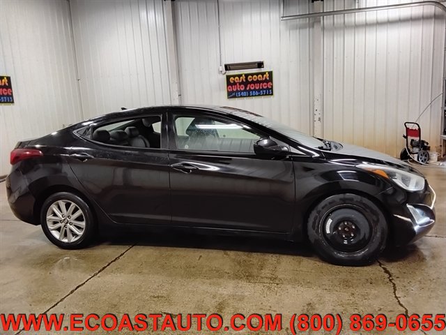 Used 2015 Hyundai Elantra SE w/ Option Group 02 FWD image 2