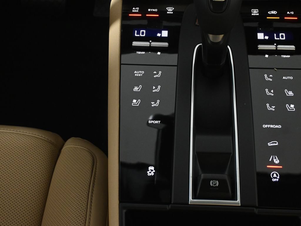 New 2026 Porsche Macan AWD/4WD image 25