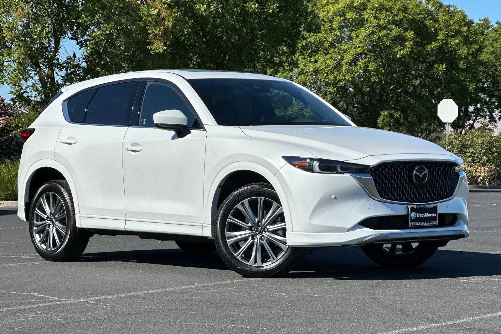 New 2025 MAZDA CX-5 Signature image 2