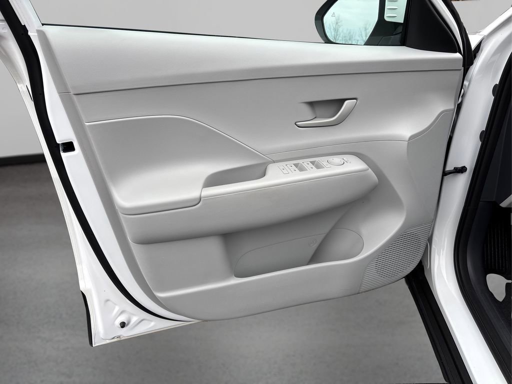 Certified 2025 Hyundai Kona SEL image 22